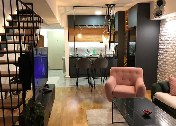 City View Duplex - Stylish 2Br Apartment With Parking